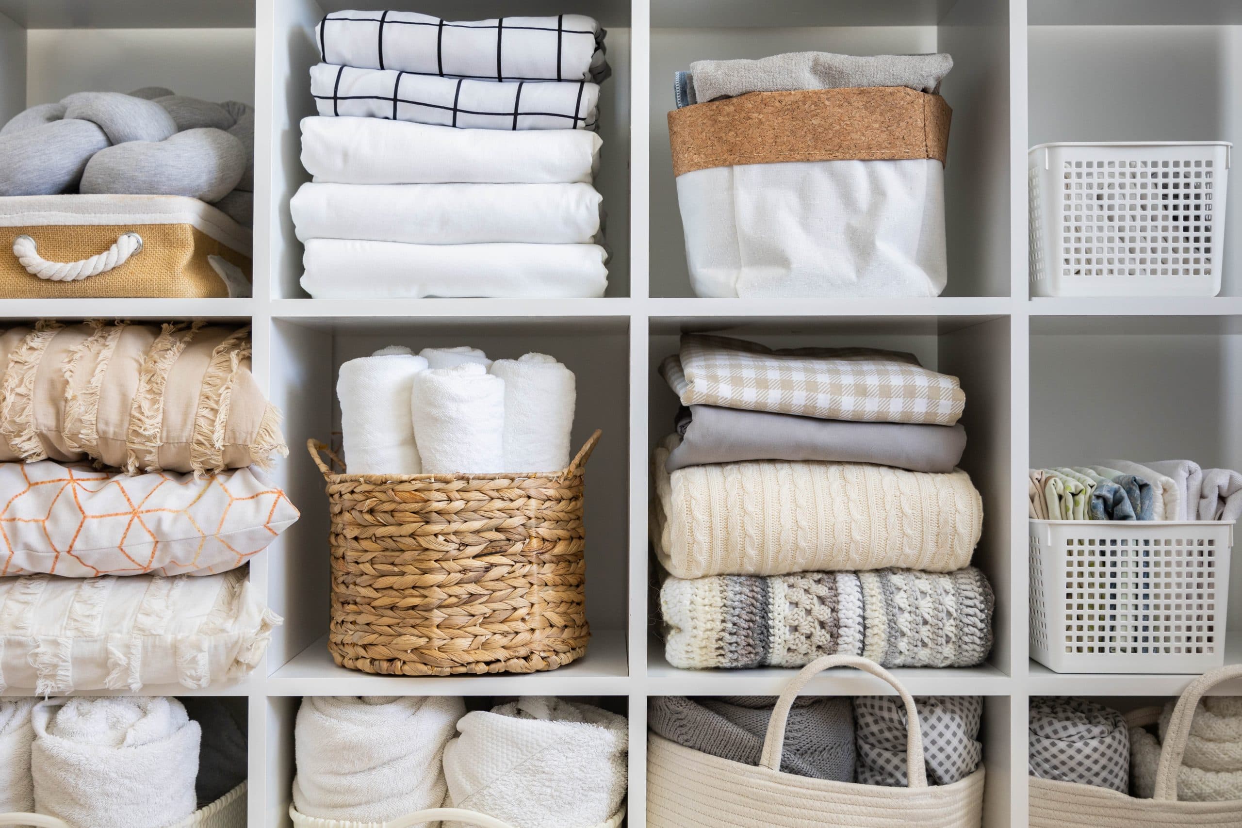 The Ultimate Guide to Decluttering Your LA Home: Room-by-Room Checklist